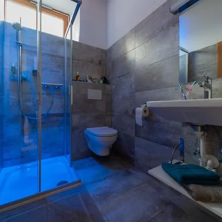 Haus - *